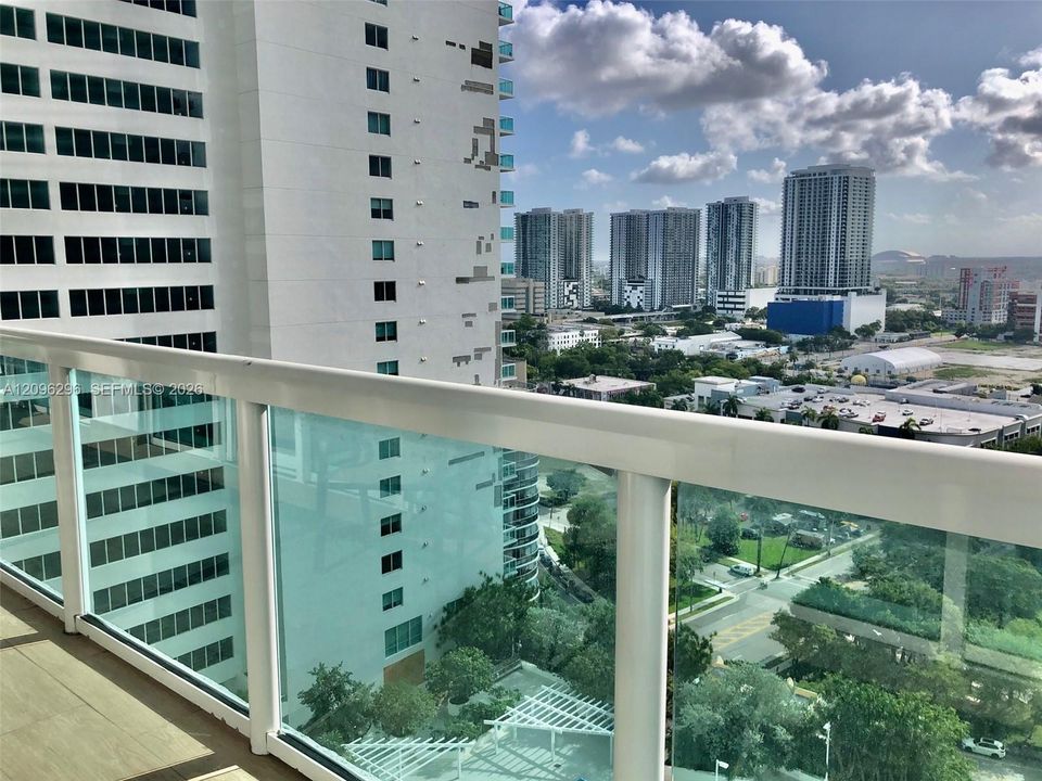 For Sale: $700,000 (2 beds, 2 baths, 1144 Square Feet)