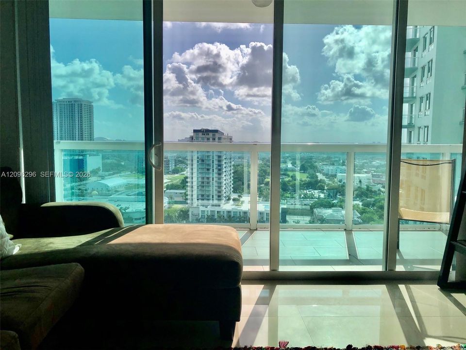 For Sale: $700,000 (2 beds, 2 baths, 1144 Square Feet)