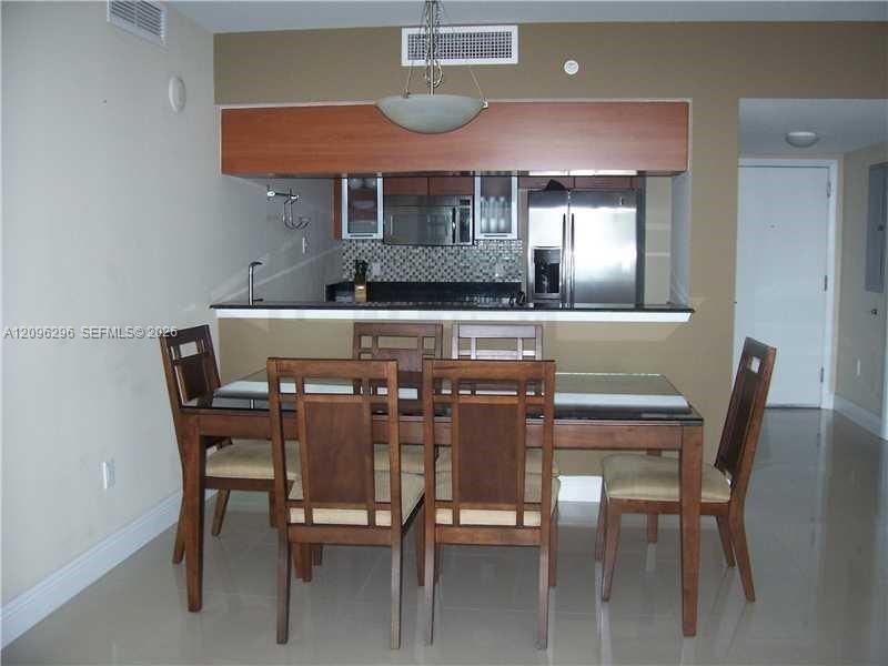 For Sale: $700,000 (2 beds, 2 baths, 1144 Square Feet)