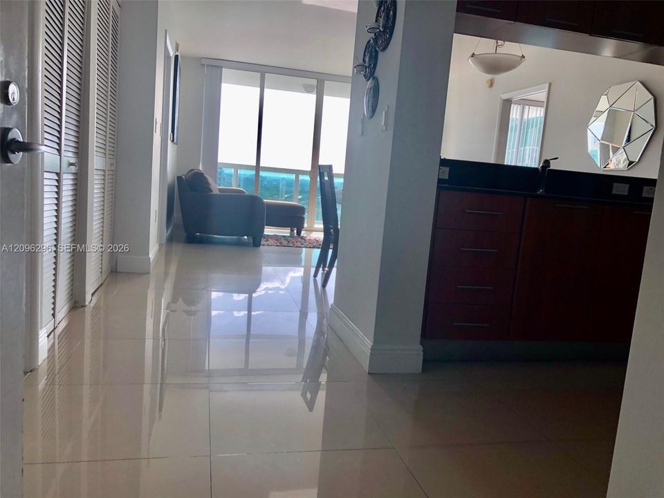 For Sale: $700,000 (2 beds, 2 baths, 1144 Square Feet)