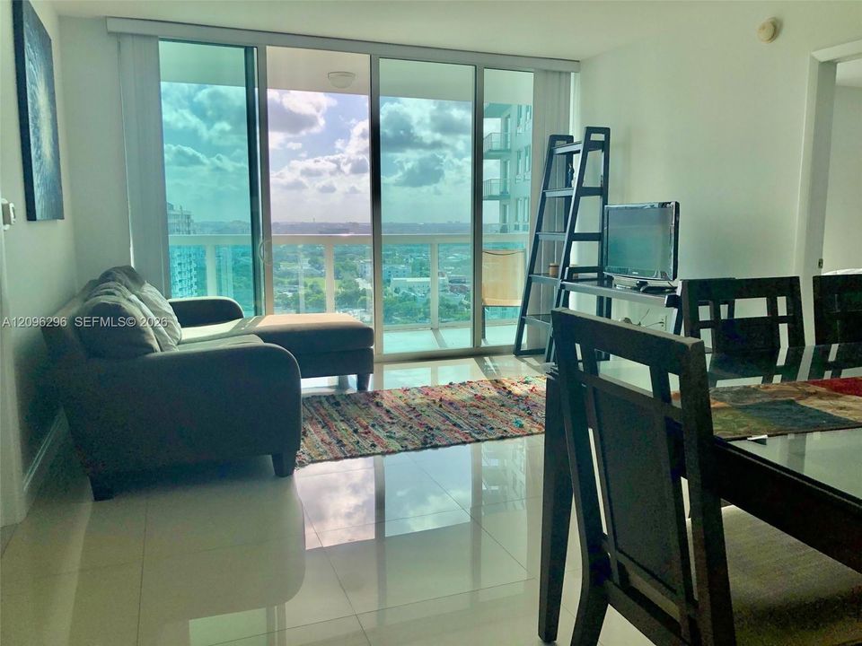 For Sale: $700,000 (2 beds, 2 baths, 1144 Square Feet)