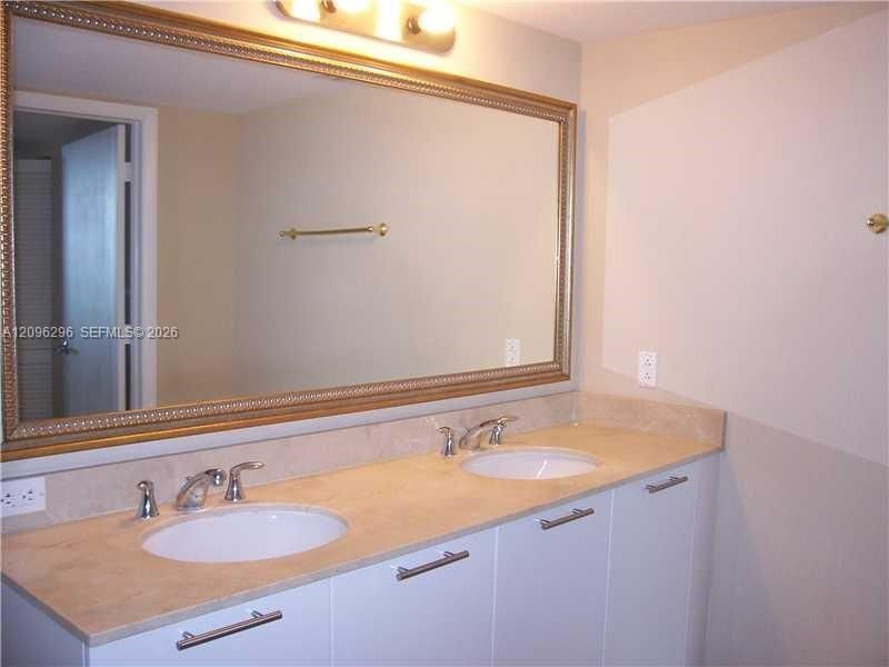For Sale: $700,000 (2 beds, 2 baths, 1144 Square Feet)