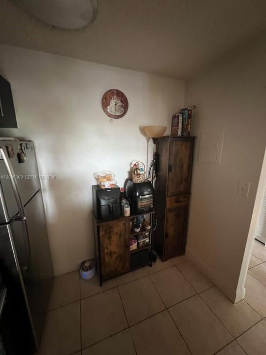 For Sale: $140,000 (1 beds, 1 baths, 826 Square Feet)