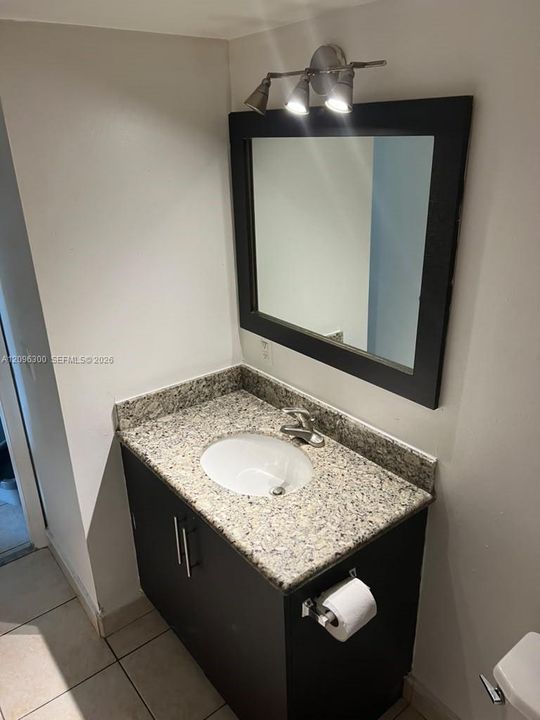 For Sale: $140,000 (1 beds, 1 baths, 826 Square Feet)