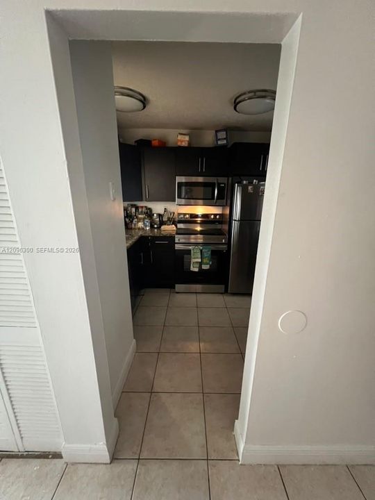 For Sale: $140,000 (1 beds, 1 baths, 826 Square Feet)