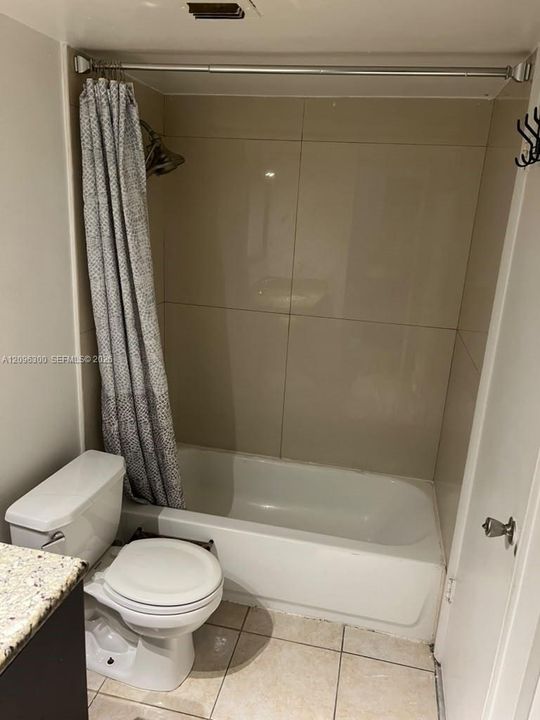 For Sale: $140,000 (1 beds, 1 baths, 826 Square Feet)