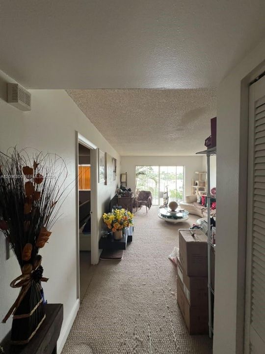 For Sale: $140,000 (1 beds, 1 baths, 826 Square Feet)