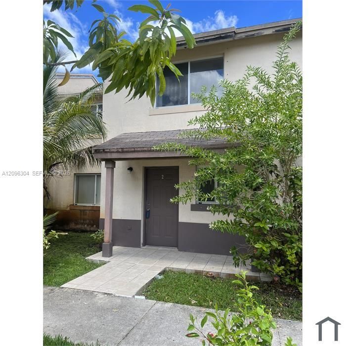 En Venta: $299,000 (3 camas, 2 baños, 1010 Pies cuadrados)