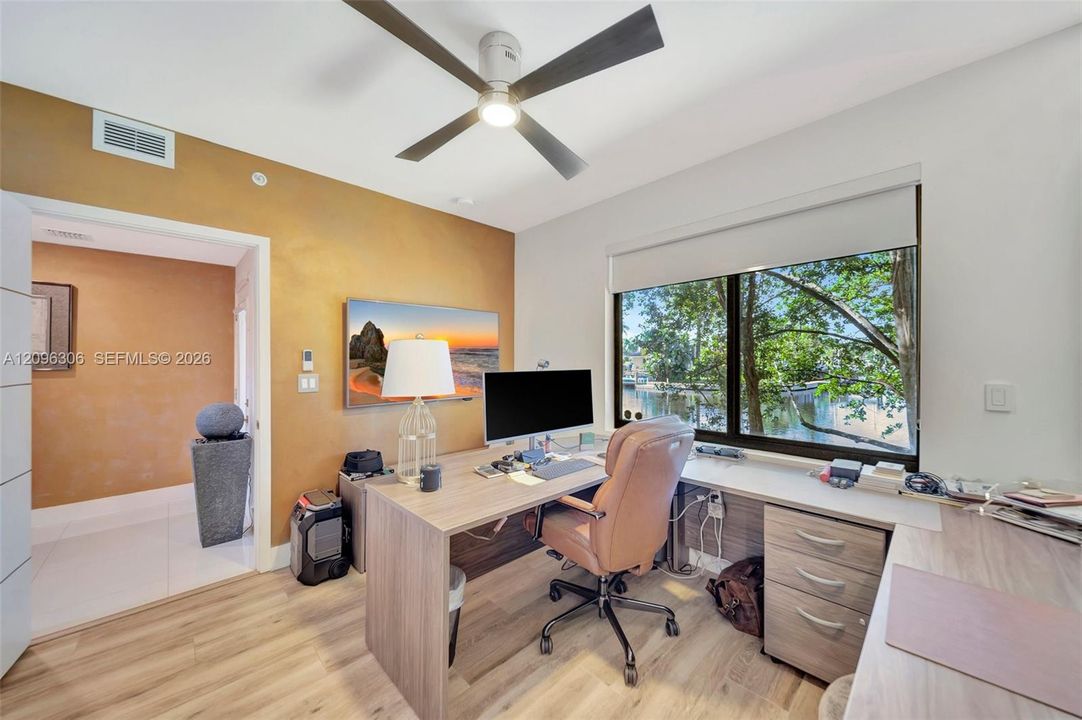 First floor guest bedroom/office/den