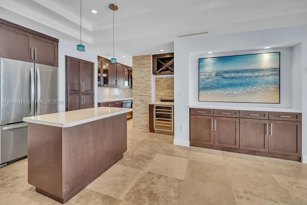 For Sale: $889,750 (2 beds, 2 baths, 1070 Square Feet)