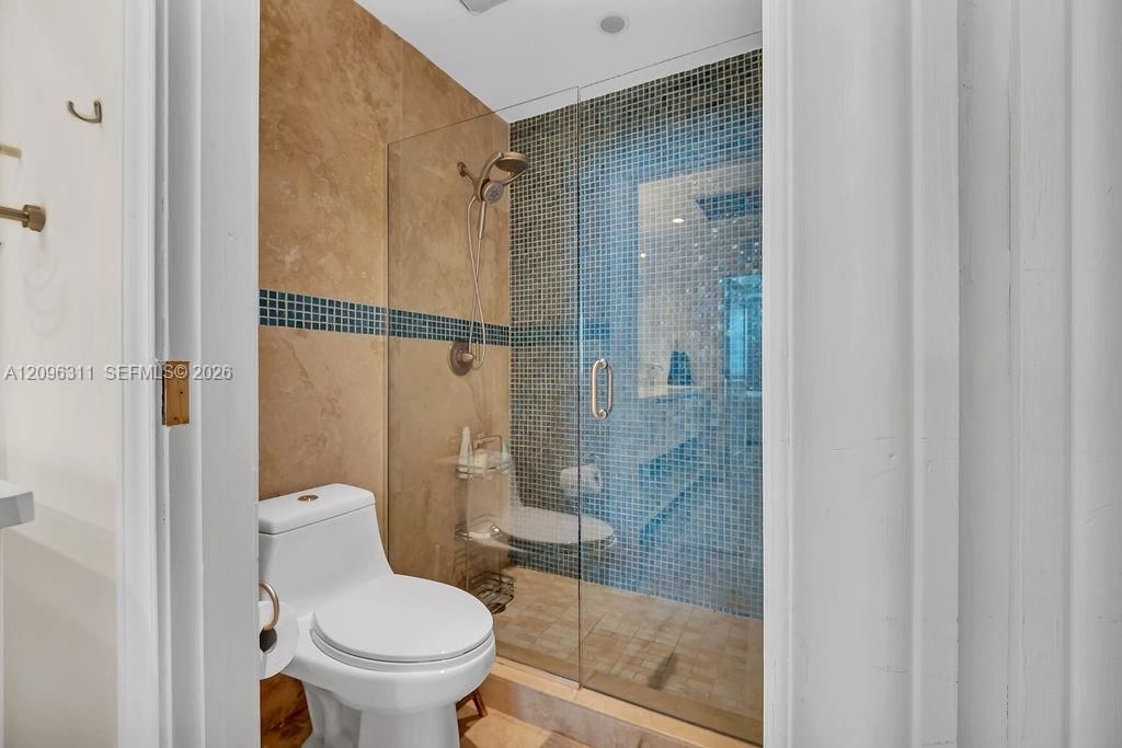 For Sale: $889,750 (2 beds, 2 baths, 1070 Square Feet)