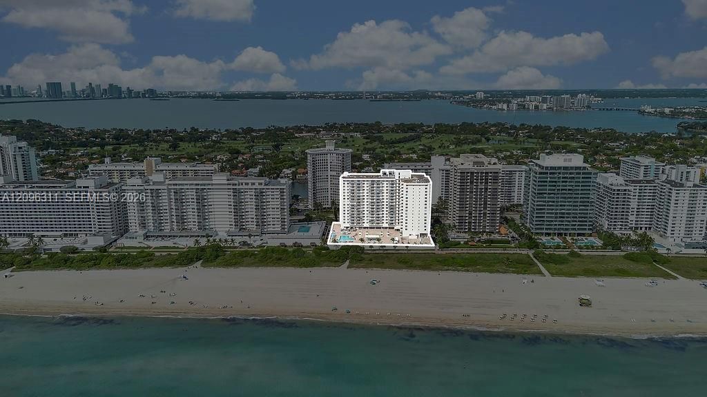 For Sale: $889,750 (2 beds, 2 baths, 1070 Square Feet)
