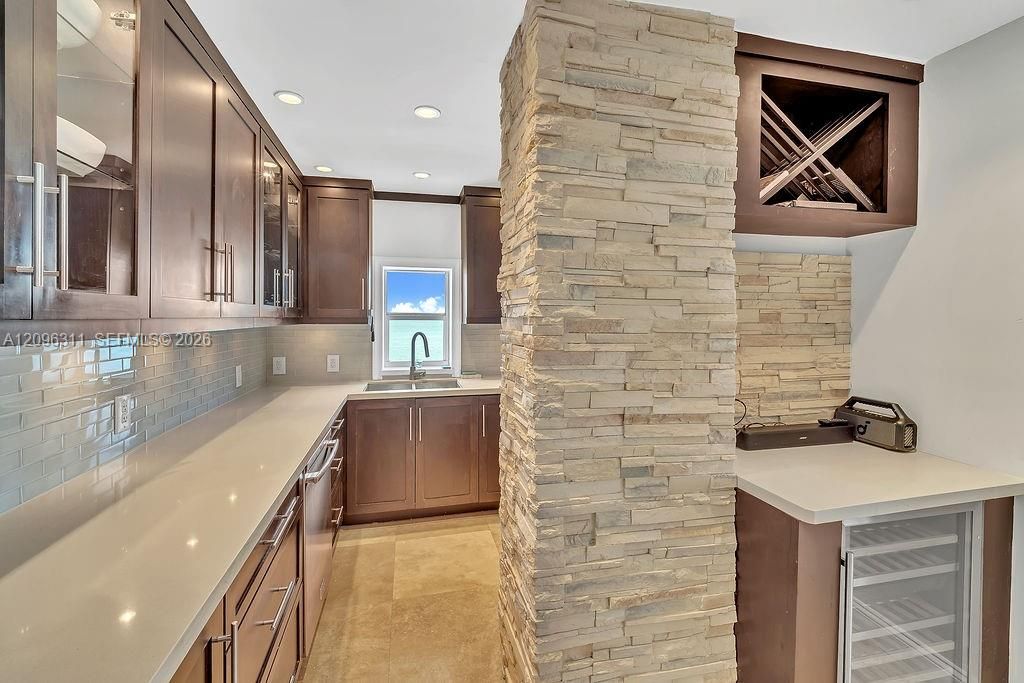For Sale: $889,750 (2 beds, 2 baths, 1070 Square Feet)