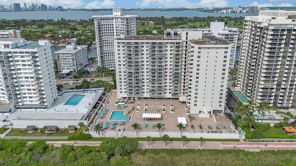 For Sale: $889,750 (2 beds, 2 baths, 1070 Square Feet)