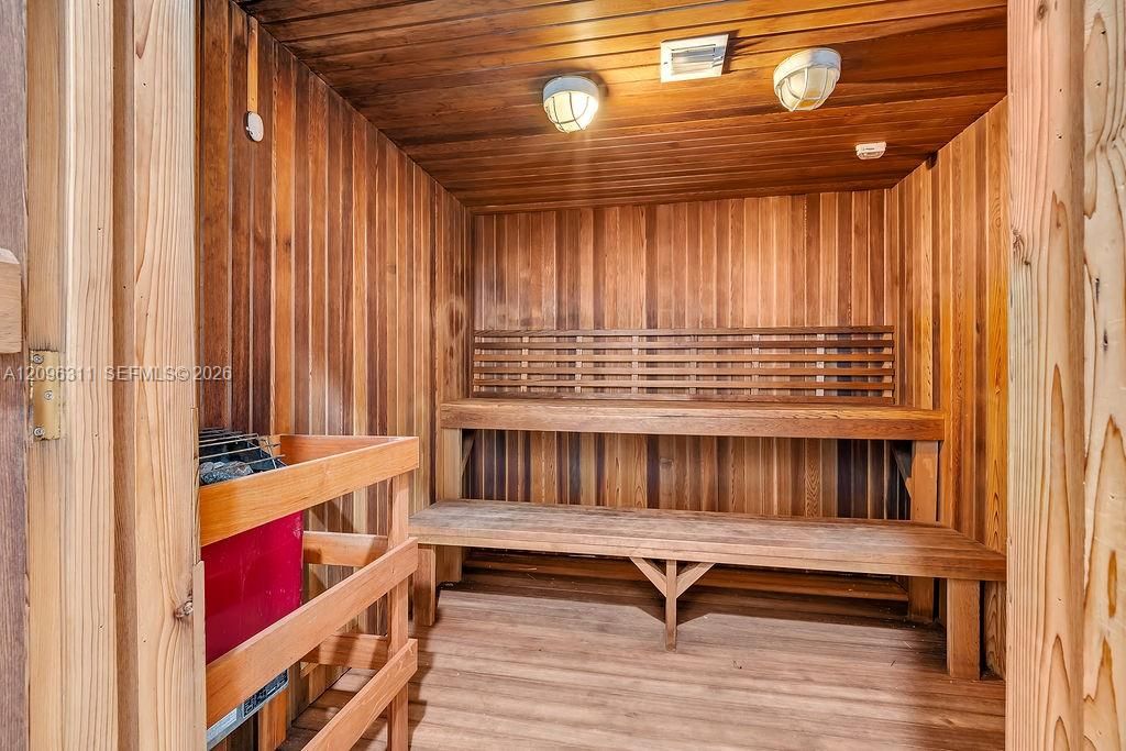 For Sale: $889,750 (2 beds, 2 baths, 1070 Square Feet)