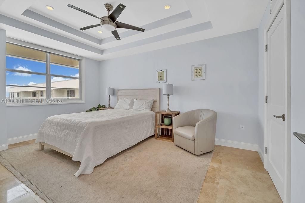 For Sale: $889,750 (2 beds, 2 baths, 1070 Square Feet)