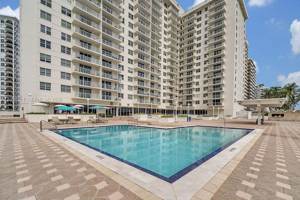 For Sale: $889,750 (2 beds, 2 baths, 1070 Square Feet)