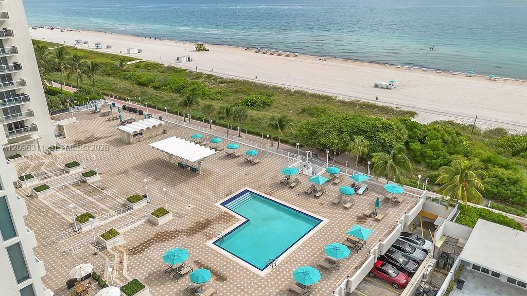 For Sale: $889,750 (2 beds, 2 baths, 1070 Square Feet)
