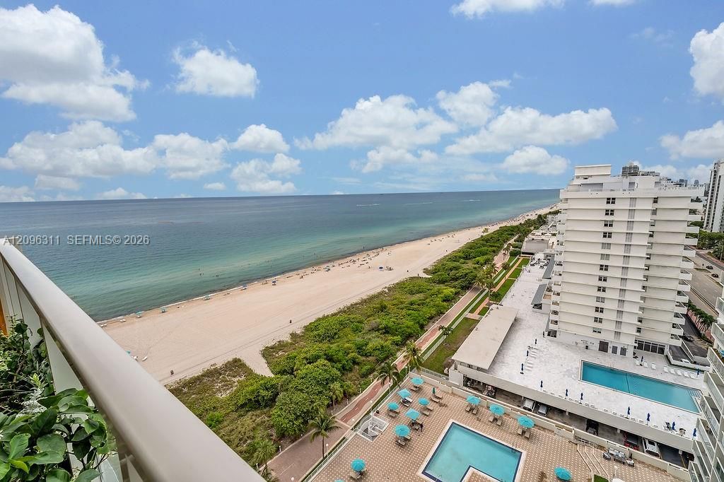 For Sale: $889,750 (2 beds, 2 baths, 1070 Square Feet)