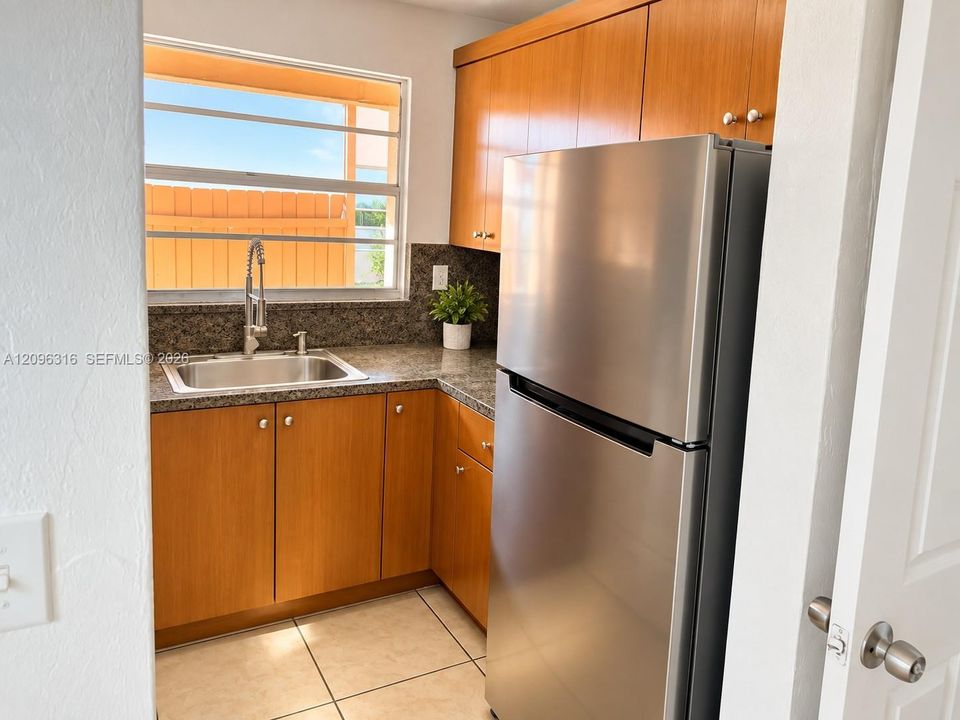 В аренду: $1,700 (1 спален, 1 ванн, 800 Квадратных фут)