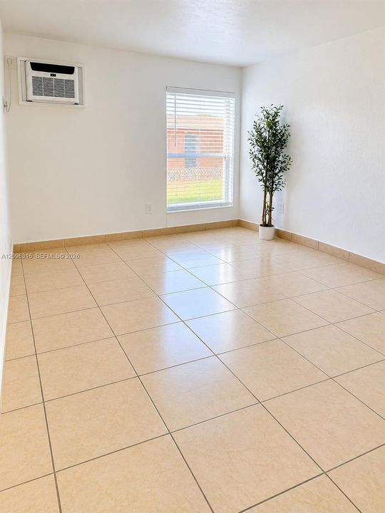В аренду: $1,700 (1 спален, 1 ванн, 800 Квадратных фут)