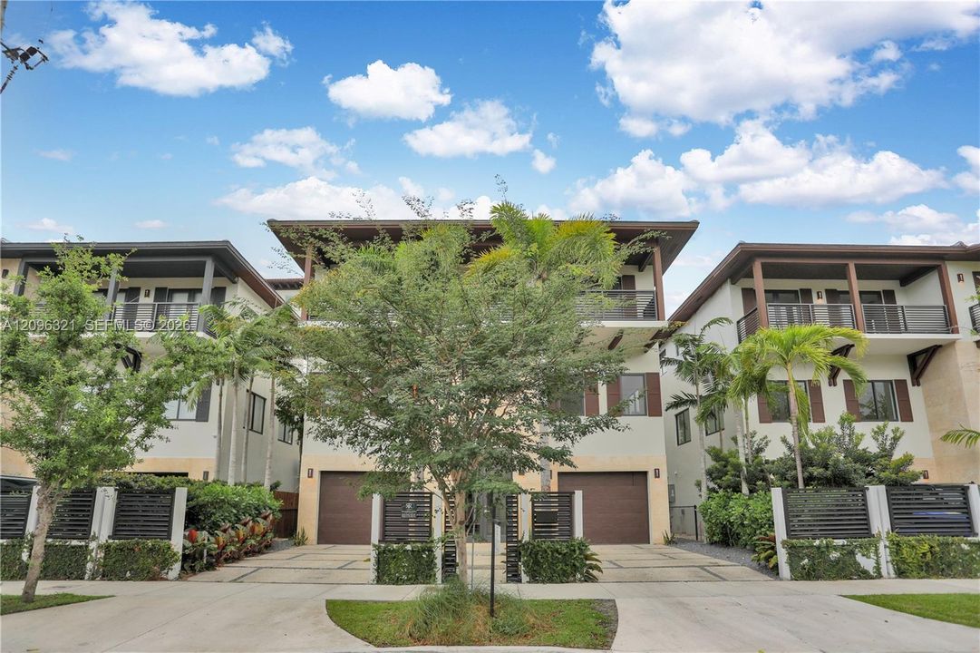For Sale: $5,195,000 (4 beds, 4 baths, 4552 Square Feet)