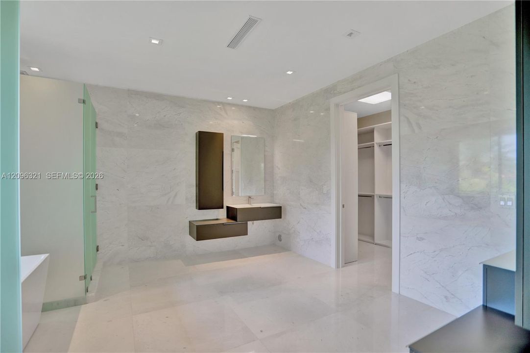 For Sale: $5,195,000 (4 beds, 4 baths, 4552 Square Feet)