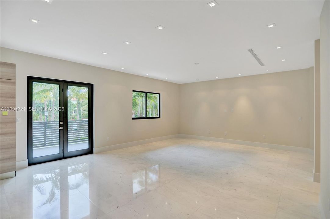 For Sale: $5,195,000 (4 beds, 4 baths, 4552 Square Feet)