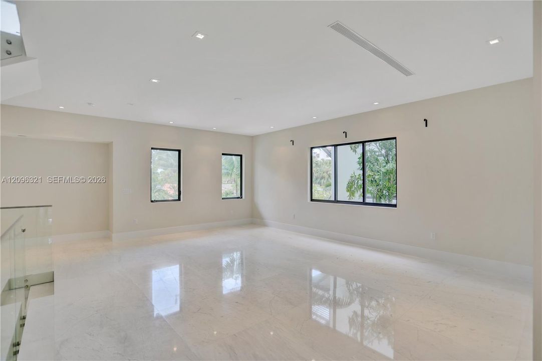 For Sale: $5,195,000 (4 beds, 4 baths, 4552 Square Feet)