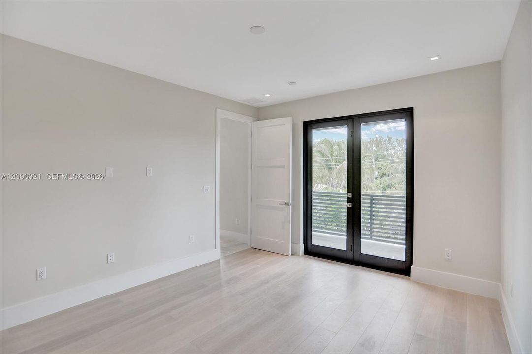 For Sale: $5,195,000 (4 beds, 4 baths, 4552 Square Feet)