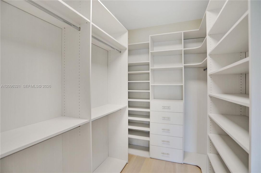 For Sale: $5,195,000 (4 beds, 4 baths, 4552 Square Feet)