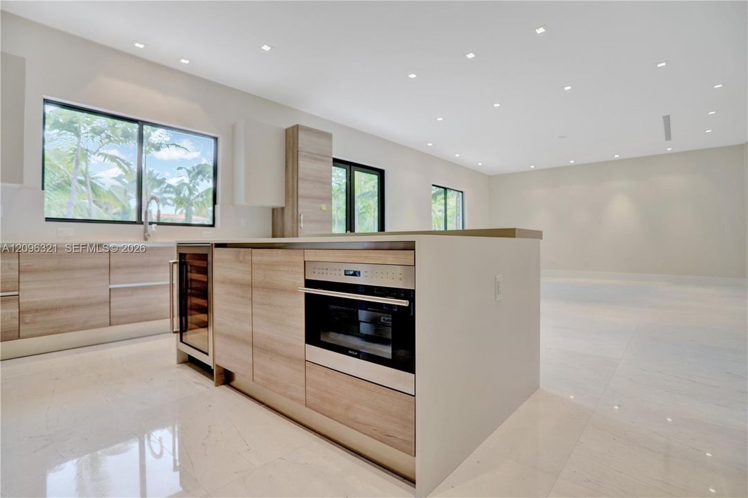 For Sale: $5,195,000 (4 beds, 4 baths, 4552 Square Feet)