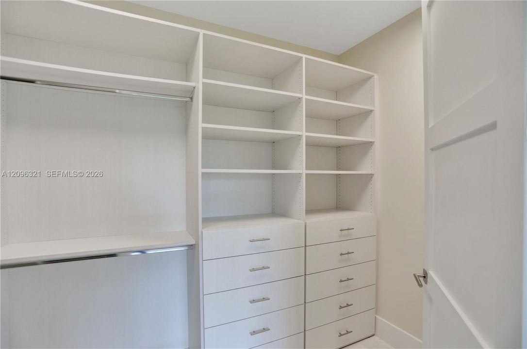For Sale: $5,195,000 (4 beds, 4 baths, 4552 Square Feet)