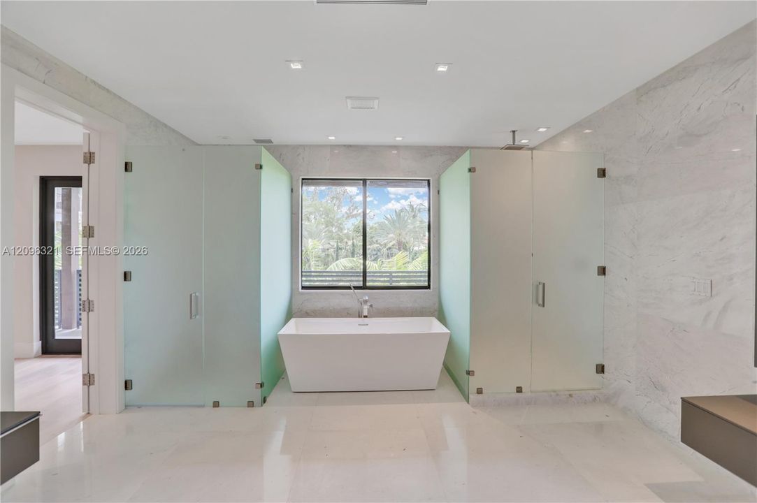 For Sale: $5,195,000 (4 beds, 4 baths, 4552 Square Feet)