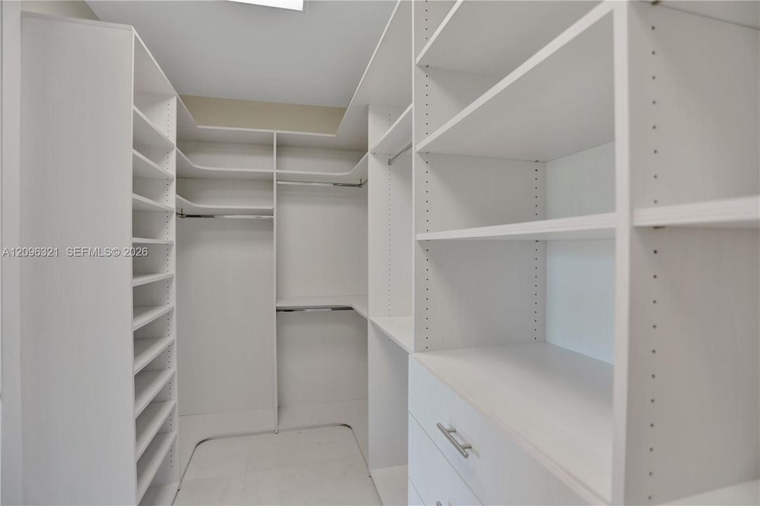 For Sale: $5,195,000 (4 beds, 4 baths, 4552 Square Feet)