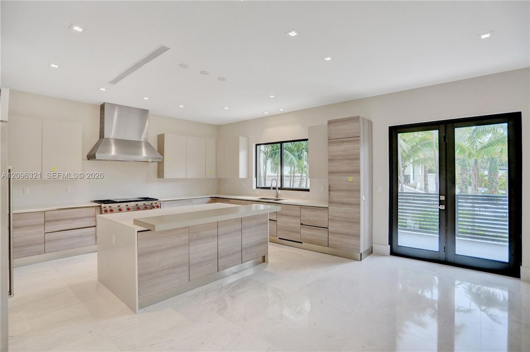 For Sale: $5,195,000 (4 beds, 4 baths, 4552 Square Feet)