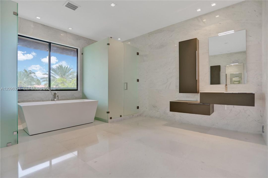 For Sale: $5,195,000 (4 beds, 4 baths, 4552 Square Feet)