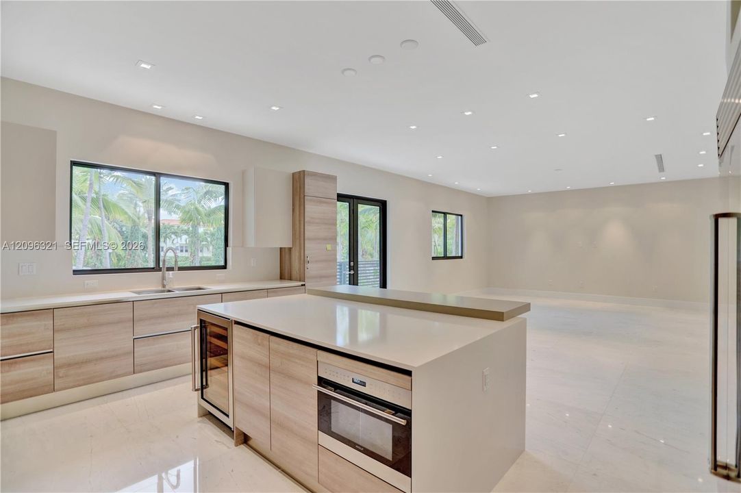 For Sale: $5,195,000 (4 beds, 4 baths, 4552 Square Feet)