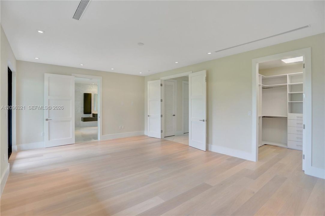For Sale: $5,195,000 (4 beds, 4 baths, 4552 Square Feet)