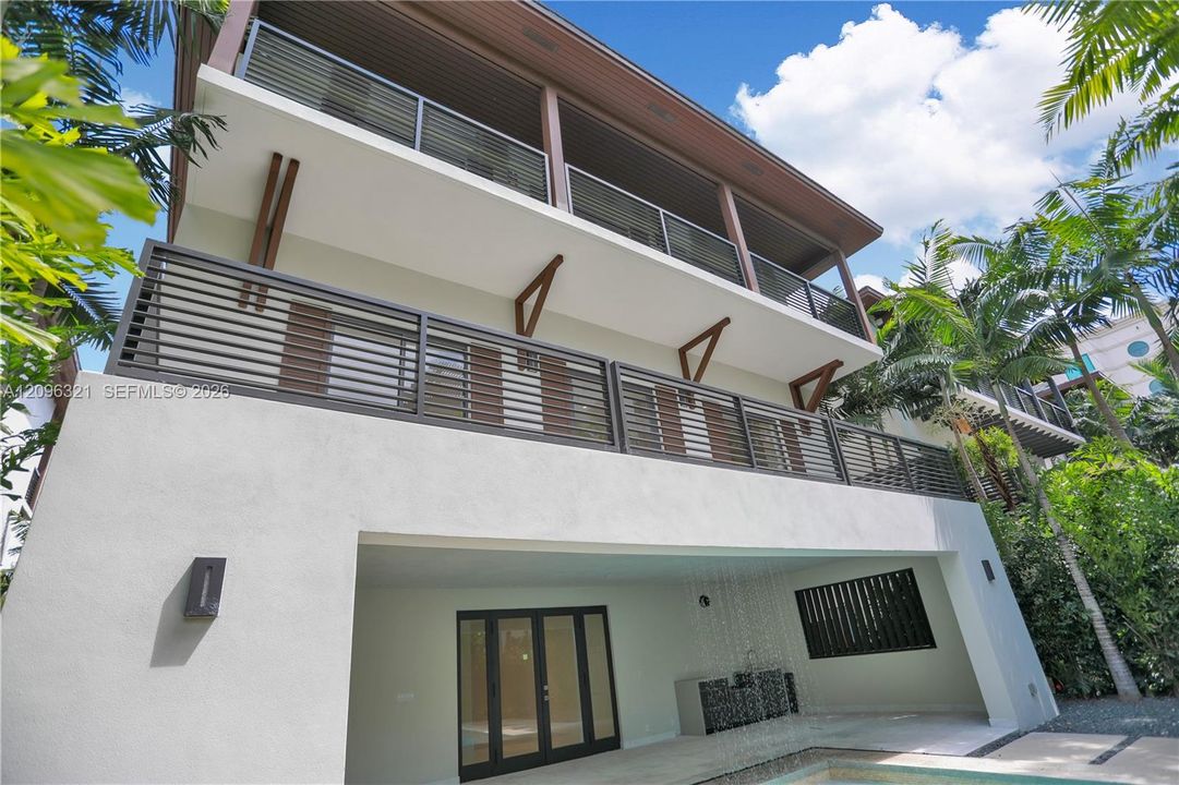 For Sale: $5,195,000 (4 beds, 4 baths, 4552 Square Feet)