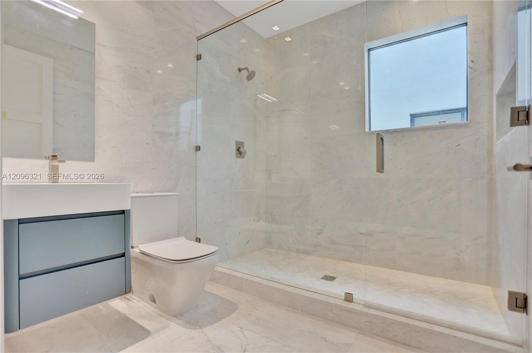 For Sale: $5,195,000 (4 beds, 4 baths, 4552 Square Feet)