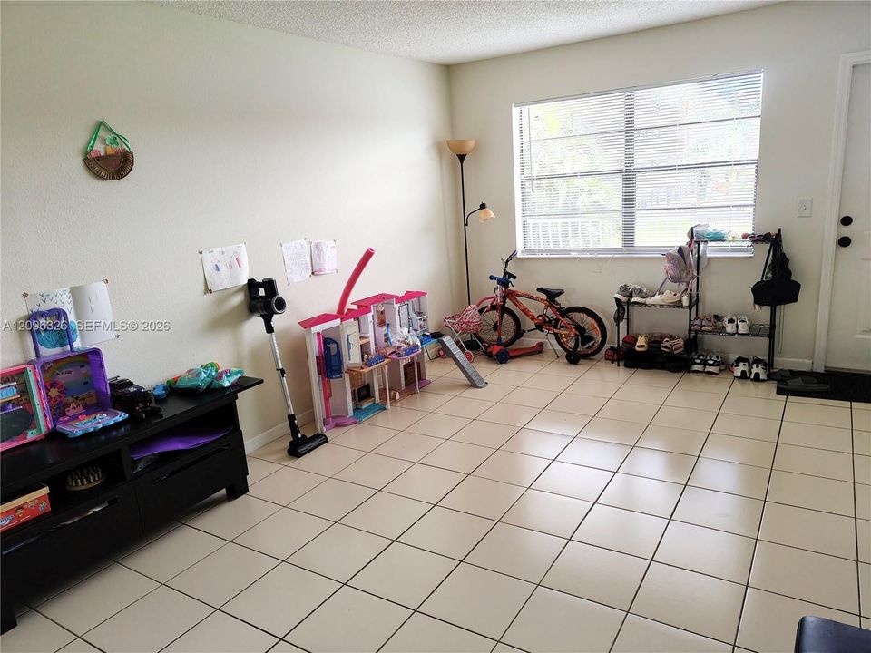 В аренду: $1,600 (1 спален, 1 ванн, 768 Квадратных фут)