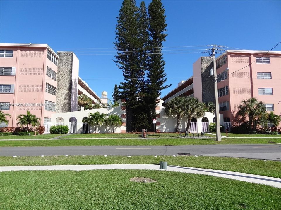 For Rent: $2,250 (2 beds, 2 baths, 1100 Square Feet)