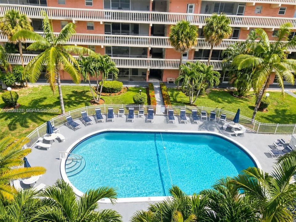 For Rent: $2,250 (2 beds, 2 baths, 1100 Square Feet)