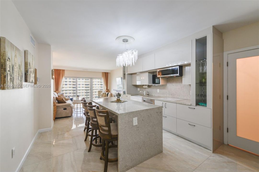 For Rent: $3,500 (1 beds, 1 baths, 870 Square Feet)