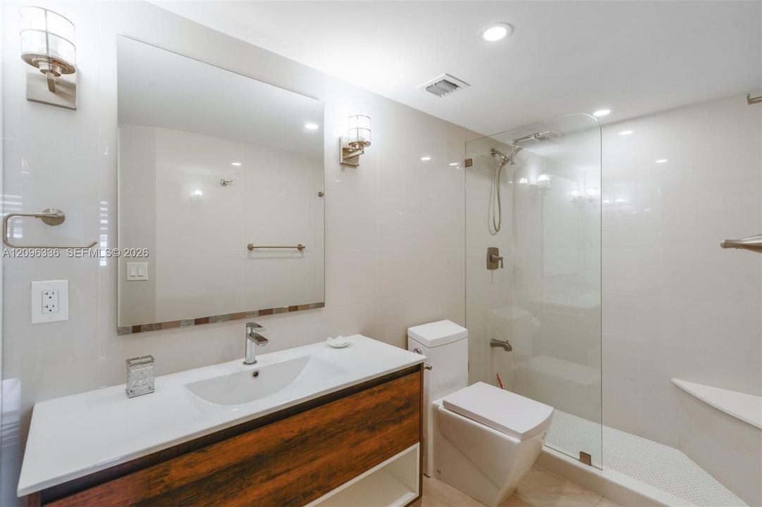 For Rent: $3,500 (1 beds, 1 baths, 870 Square Feet)