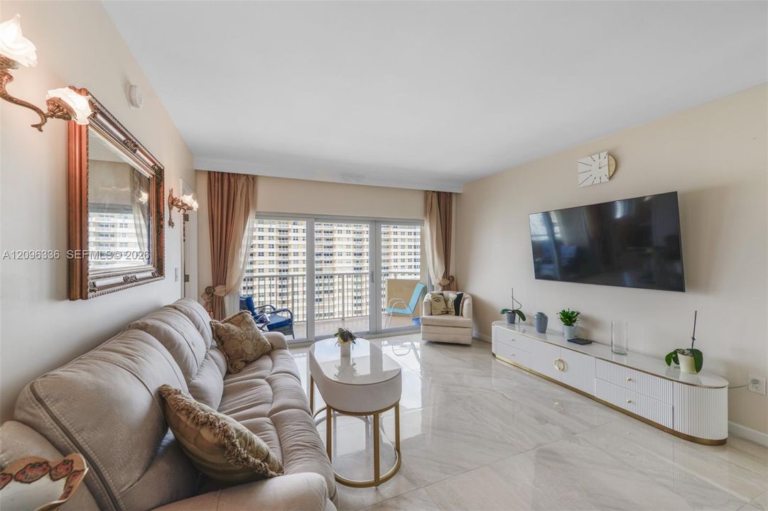 For Rent: $3,500 (1 beds, 1 baths, 870 Square Feet)