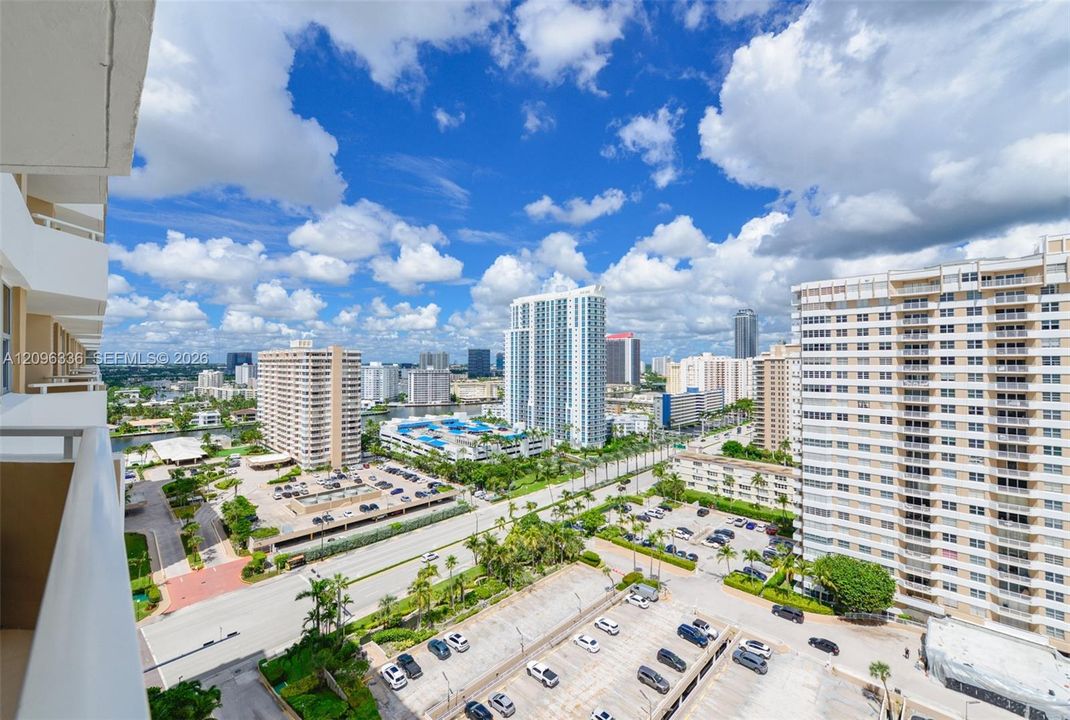 For Rent: $3,500 (1 beds, 1 baths, 870 Square Feet)