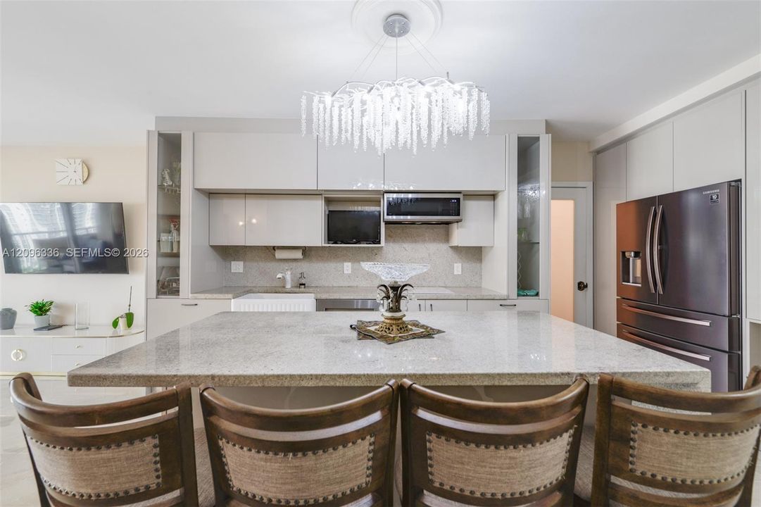 For Rent: $3,500 (1 beds, 1 baths, 870 Square Feet)