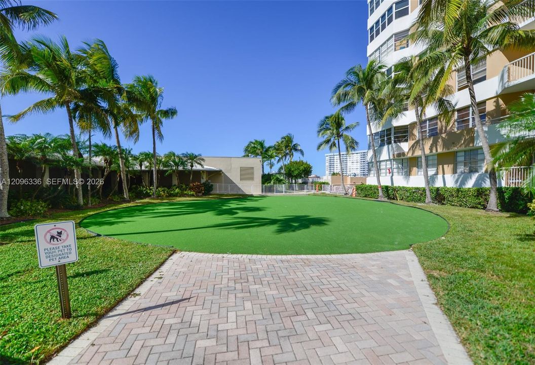 For Rent: $3,500 (1 beds, 1 baths, 870 Square Feet)